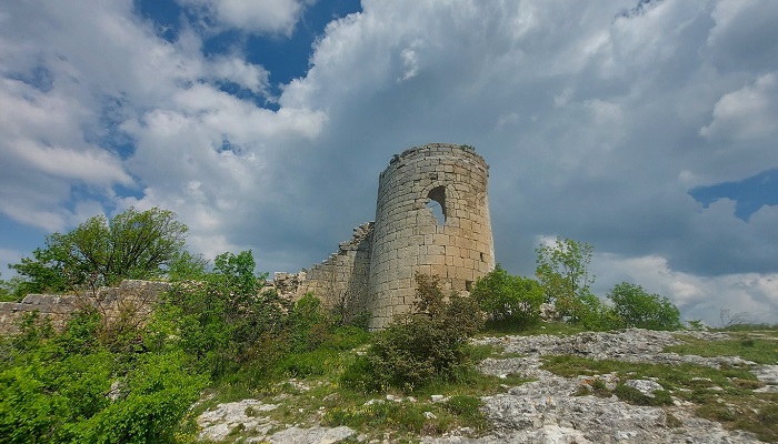 Сюйреньская крепость близ реки Бельбек